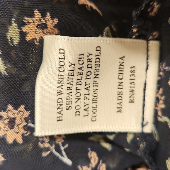 💕CURRENT AIR💕 Smocked Flutter-Sleeve Blouse ~ Micro Floral Print Large L NWT - Picture 9 of 9